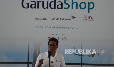 Direktur Utama Garuda Indonesia Pahala N. Mansury menyampaikan kata sambutannya pada acara peluncuran Garuda Shop JD.ID di Terminal 3 Bandara Soekarno Hatta, Cengkareng, Selasa (13/2).