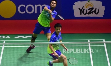 Pebulu tangkis ganda campuran   Indonesia Liliyana Natsir dan Tontowi Ahmad  mengembalikan kok menuju pebulu tangkis Indonesia  Hafiz Faizal dan Gloria Emanuaelle dalam semifinal   Turnamen Bulu Tangkis Blibli Indonesian Open 2018 di Istora Senayan, Jakarta, sabtu (7/7).