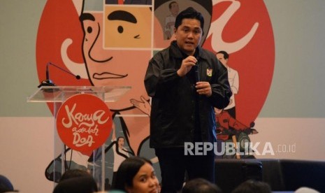 Ketua Tim Kampanye Nasional Jokowi-Ma'ruf Amin Erick Thohir meyampaikan pandangannya dalam talkshow kado nusantara dalam pameran Karya Adalah Doa,Senyawa Karya, Sewujud Doa di Jakarta, Jumat (29/3).