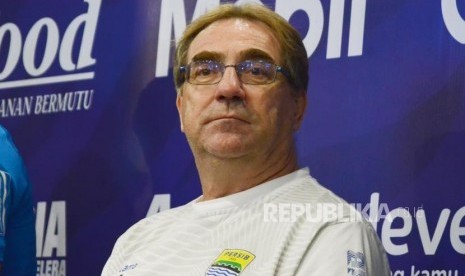 Pelatih Persib Robert Rene Alberts