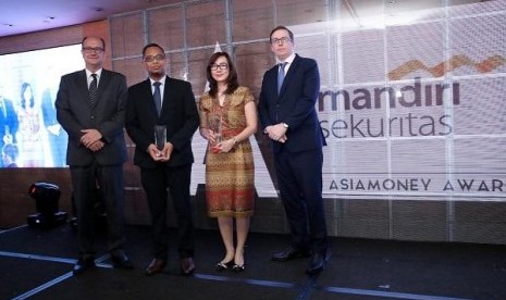 29092019 Mandiri Sekuritas menerima Asiamoney Awards