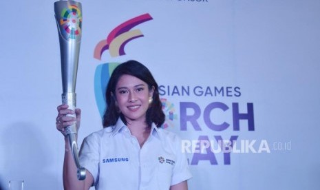 Artis,  Dian Sastro saat melakukan sesi foto  bersama Republika di Jakarta, Rabu (11/7).