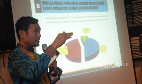 Direktur Riset Media Survei Nasional (Median) Sidarto menyampaikan rilis survei nasional Survei Elektabilitas Kandidat : Siapa Layak Jadi Lawan Atau Pasangan Jokowi ? di Jakarta, Senin (16/4). Hasil survei menunjukan Jokowi sebagai petahana memimpin dengan 36,2 persen sedangkan Prabowo menjadi penantang terkuatnya dengan meraih 20,4 persen.