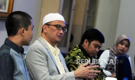 Ketua Umum Serikat Penyelenggara Umrah dan Haji Indonesia (sapuhi) Syam Resfiadi (kedua kiri) 