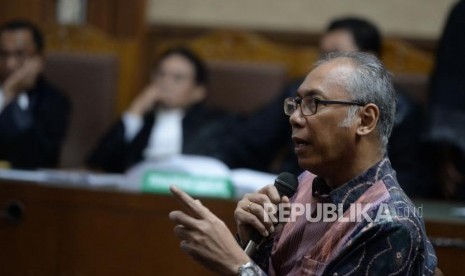 Bimanesh Akui Skenario Kecelakaan Setnov. Dokter Rumah Sakit Medika Permata Hijau, Bimanesh Sutarjo memberikan kesaksian untuk persidangan Pengacara Setnov, Fredrich di Pengadilan Tindak Pidana Korupsi, Jakarta, Kamis (19/4).