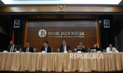 Bank Indonesia (BI): Gubernur Bank Indonesia (BI) Perry Warjiyo menyampaikan pemaparan hasil Rapat Dewan Gubernur (RDG) Bank Indonesia di Bank Indonesia, Jakarta, Kamis (21/2).