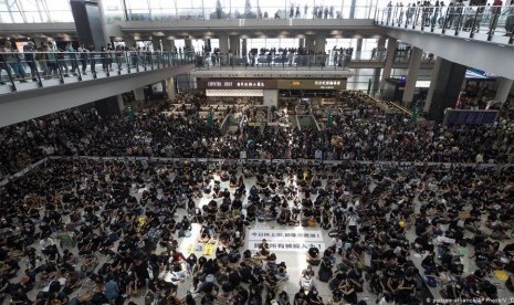 Aksi Protes Berlanjut, Bandara Hong Kong Batalkan Semua Keberangkatan