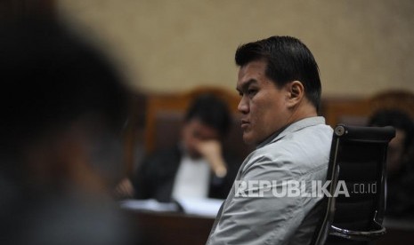 Terdakwa tindak pidana korupsi kasus KTP Elektronik Andi Agustinus alias Andi Narogong saat sidang lanjutan dengan agenda pembacaan tuntutan  di Pengadilan Tipikor, Jakarta, Kamis (07/12).