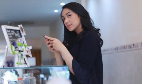 Putri Tanjung: CEO Mindset Penting untuk Milenial. (FOTO: Instagram/putri_tanjung)