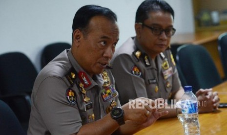 Karo Penmas Divisi Humas Polri Brigjen Pol Dedi Prasetyo (kiri)