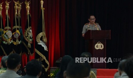 Kapolri Jendral Tito Karnavian memaparkan rilis akhir tahun Polri di Gedung Mabes Polri, Jakarta, Kamis (27/12).