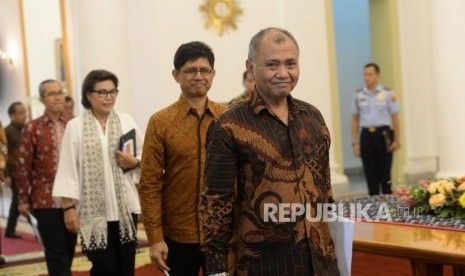 Membahas Revisi KUHP. Ketua Komisi Pemberantasan Korupsi (KPK) Agus Rahardjo (depan) bersama Pimpinan KPK datang di Istana Kepresidenan Bogor, Jawa Barat, Rabu (4/7).