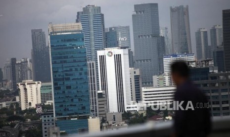 Deretan gedung-gedung perkantoran di Kawasan Kota Jakarta, Senin (15/1).