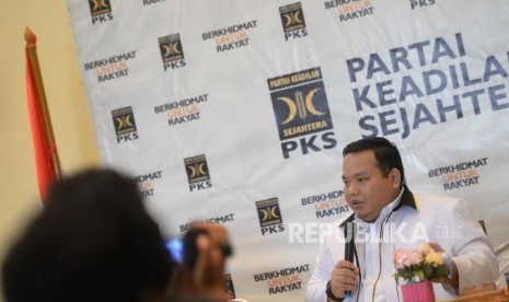 PKS: Janji Pembebasan Pajak Penghasilan. Sekertaris Bidang Ekuintek LH DPP PKS Handi Riza menggelar konferensi pers di DPP PKS, Jakarta, Kamis (21/2/2019).