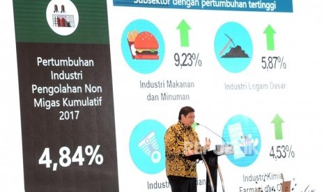 Laju Pertumbuhan Industri. Menteri Perindustrian Airlangga Hartarto memberikan paparan saat acara Digital Economy Disruption and CNBC Indonesia Dialogue di Jakarta, Kamis (8/2).