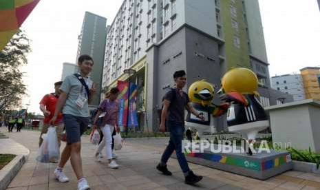 Sejumlah atlet peserta Asian Games 2018 beraktivitas di Wisma Atlet, Kemayoran, Jakarta, Senin (13/8).