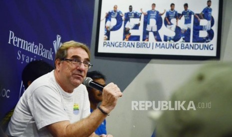 Pelatih Persib Robert Rene Alberts