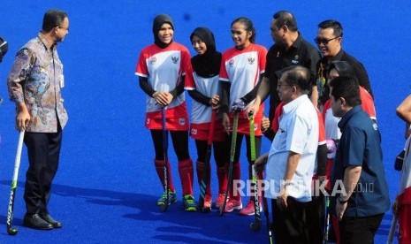 Wakil Presiden Jusuf Kalla bersama Wakapolri Komjen Syafruddin, Menteri Pemuda dan Olahraga Imam Nahrawi, Gubernur DKI Jakarta Anies Baswedan dan Ketua Inasgoc Erick Thohir saat meninjau venue di Stadion Gelora Bung Karno, Jakarta, Jumat (29/6).