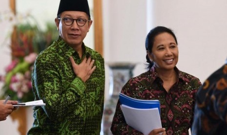 Menteri Agama Lukman Hakim Saifuddin (kiri) dan Menteri BUMN Rini Soemarno (kanan)