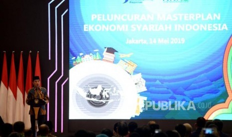 Presiden Joko Widodo memberikan sambutan pada acara peluncuran masterplan ekonomi syariah Indonesia 2019-2024 di Jakarta, Selasa (14/5).