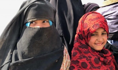 Militan ISIS yang didominasi perempuan dan anak menyerahkan diri