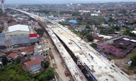 Foto udara pembangunan tol Bogor Outer Ring Road (BORR) Seksi IIB.