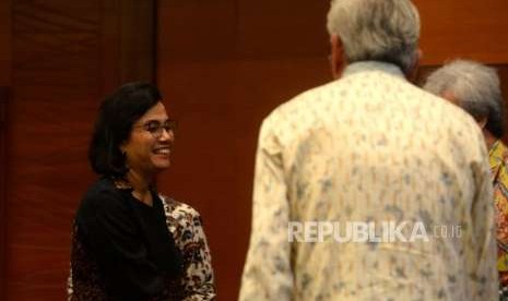 Deklarasi Peningkatan Transaksi Rupiah. Menteri Keuangan Sri Mulyani Indrawati memasuki ruangan penandatanganan nota kesepahaman terkait deklarasi bersama peningkatan transaksi rupiah di Kantor Kemenkeu, Jakarta, Rabu (3/10).