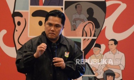 Ketua Tim Kampanye Nasional Jokowi-Ma'ruf Amin Erick Thohir meyampaikan pandangannya dalam talkshow kado nusantara dalam pameran Karya Adalah Doa,Senyawa Karya, Sewujud Doa di Jakarta, Jumat (29/3).