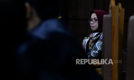 Terdakwa kasus suap PLTU Riau-1 Eni Maulani Saragih menjalani sidang lanjutan di Pengadilan Tipikor, Jakarta, Selasa (4/12).