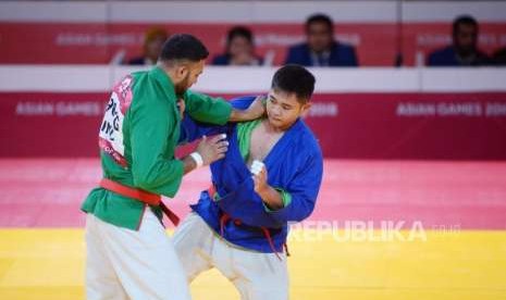 Atlet Kurash Indonesia Muhammad Dhifa Alfais (kanan) akan membela Indonesia di SEA Games 2019.