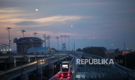 Skytrain yang melintas di terminal 3 Bandara Soekarno-Hatta, salah satu fasilitas layanan di Bandara Cengkareng