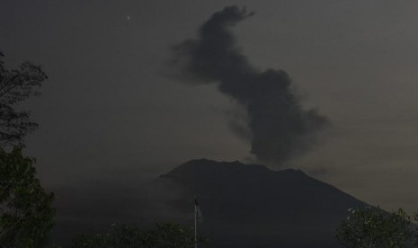 Mount Agung's eruption seen from Rendang, Karangasem, Bali, on Tuesday (December 5).