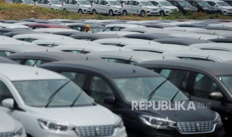 Deretan mobil All New Ertiga di pabrik PT Suzuki Indomobil Motor (SIM), Cikarang, Senin (22/10).