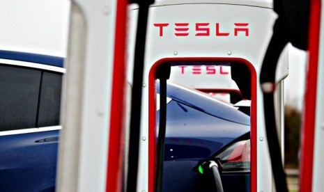 Salah Satu Eksekutif Tesla Hengkang, Apa Alasannya?. (FOTO: Reuters/Pascal Rossignol)