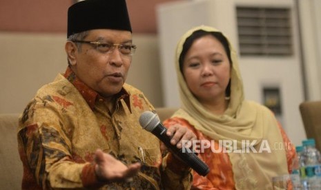 Ketua Umum  Pengurus Besar Nahdlatul Ulama (PBNU) Said Aqil Siroj (kiri).