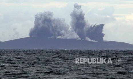 Aktivitas Gunung Anak Krakatau saat erupsi/