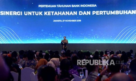 Presiden Joko Widodo menyampaikan sambutan pada Pertemuan Tahunan Bank Indonesia Tahun 2018 Sinergi untuk Ketahanan dan Pertumbuhan di Jakarta Convention Center, Selasa (27/11).