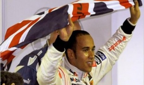 Lewis Hamilton Butuh Enam Bulan di Mercedes