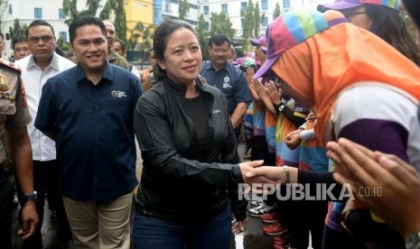 Menteri Koordinator Bidang Pembangunan Manusia dan Kebudayaan (PMK) Puan Maharani  didampingi Ketua Panitia Penyelenggara Asian Games 2018 (Inasgoc) Erick Thohir dan CdM kontingen Indonesia di Asian Games 2018 Komjen Pol Syafruddin saat meninjau kesiapan Wisma Atlet Kemayoran, Jakarta, Ahad (4/2).