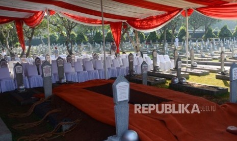 Suasana persiapan pemakaman Presiden Republik Indonesia ke-3 BJ Habibie di Tempat Makam Pahlawan (TMP) Kalibata, Jakarta, Kamis (12/9/2019).