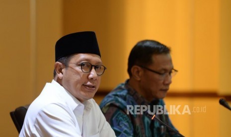 Kepuasan Jemaah Haji Indonesia. Menteri Agama Lukman Hakim Saifuddin (kiri) bersama Kepala BPS Suhariyanto memberikan keterangan pers di kantor Pusat BPS, Jakarta, Rabu (11/1).