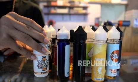 Aneka varian cairan rokok elektrik (vape). Ada sejumlah bahaya tersembunyi yang mengintai pengguna vape, termasuk penuaan dini dan jerawatan.