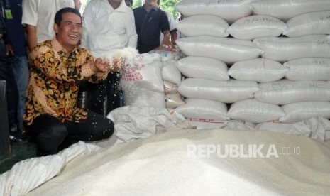 Menteri Pertanian Amran Sulaiman saat melakukan sidak di Pasar Induk Beras Cipinang, Jakarta. ilustrasi