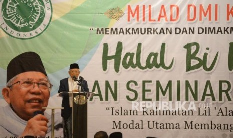 Wakil Presiden terpilih yang juga Ketua Umum Dewan Pimpinan Majelis Ulama Indonesia (MUI) KH Ma'ruf Amin memberikan sambutan saat acara Milad Ke-47 DMI di Jakarta, Rabu (17/7).