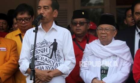 Incumbent President Joko Widodo (left) delivers his speech accompanied by his running mate KH Ma'ruf Amin (right) at historical building Gedung Joang, Jakarta, Friday (Aug 10).