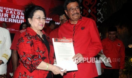 Ketua Umum PDIP Megawati Soekarnoputri (kiri) dan Djarot Saiful Hidayat (kanan)