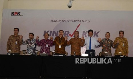 KPK chairman Agus Raharjo (center) and fellow leaders of KPK hold the year-end press conference of the 2018 KPK Performance, Jakarta, Wednesday.