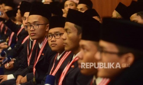 Wisudawan di lingkungan Kementerian Agama. Sejak diresmikan Presiden Joko Widodo, 19 Desember 2014, Program 5.000 Doktor Kementerian Agama diharapkan dapat mempercepat kualitas sumber daya manusia (SDM) melalui peningkatan kualifikasi dan kompetensi tenaga pendidik dan tenaga kependidikan di lingkungan Perguruan Tinggi Keagamaan Islam (PTKI).