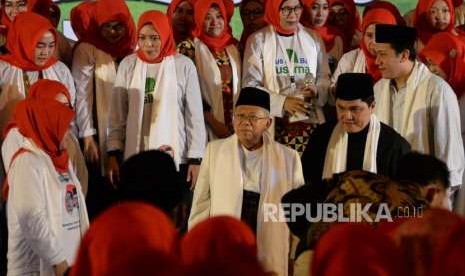 Vice presidential candidate KH Ma'ruf Amin and chairman of national campaign team of the Indonesian Working Coalition (TKN KIK) Erick Thohir attend declaration of Arus Baru Muslimah in Jakarta, Sunday (Sept 23) night.