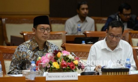 Menteri Agama Lukman Hakim Saifuddin (kiri)